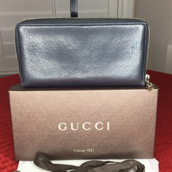 Gucci Soho Dark Blue Pebbled Leather Zip-Around Wallet - Picture 2 of 12